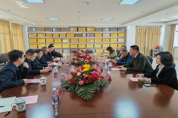 喀喇泌旗委書記房瑞帶隊赴龍達集團進行深度對接合作